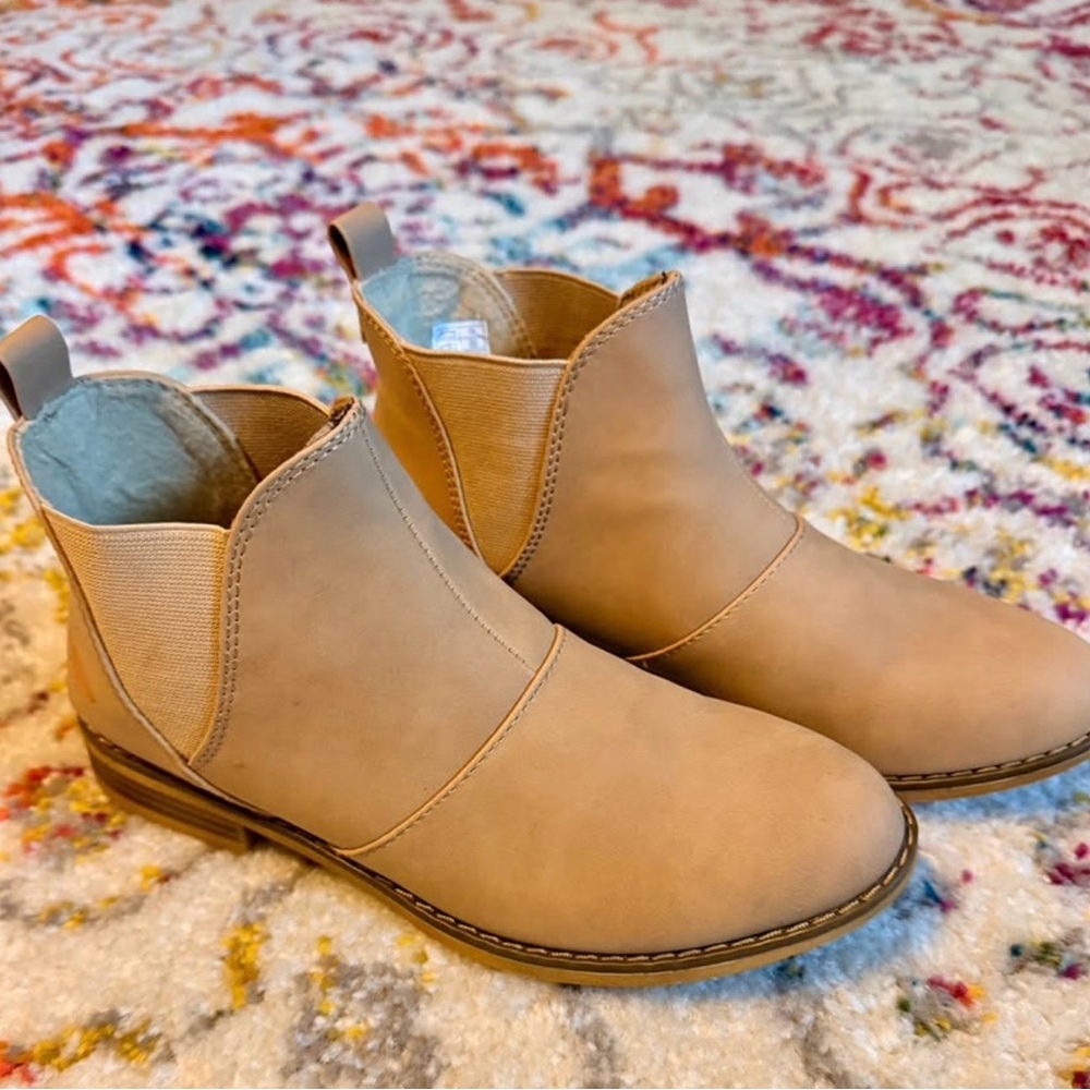 Rocket Dog Beige Ankle Booties